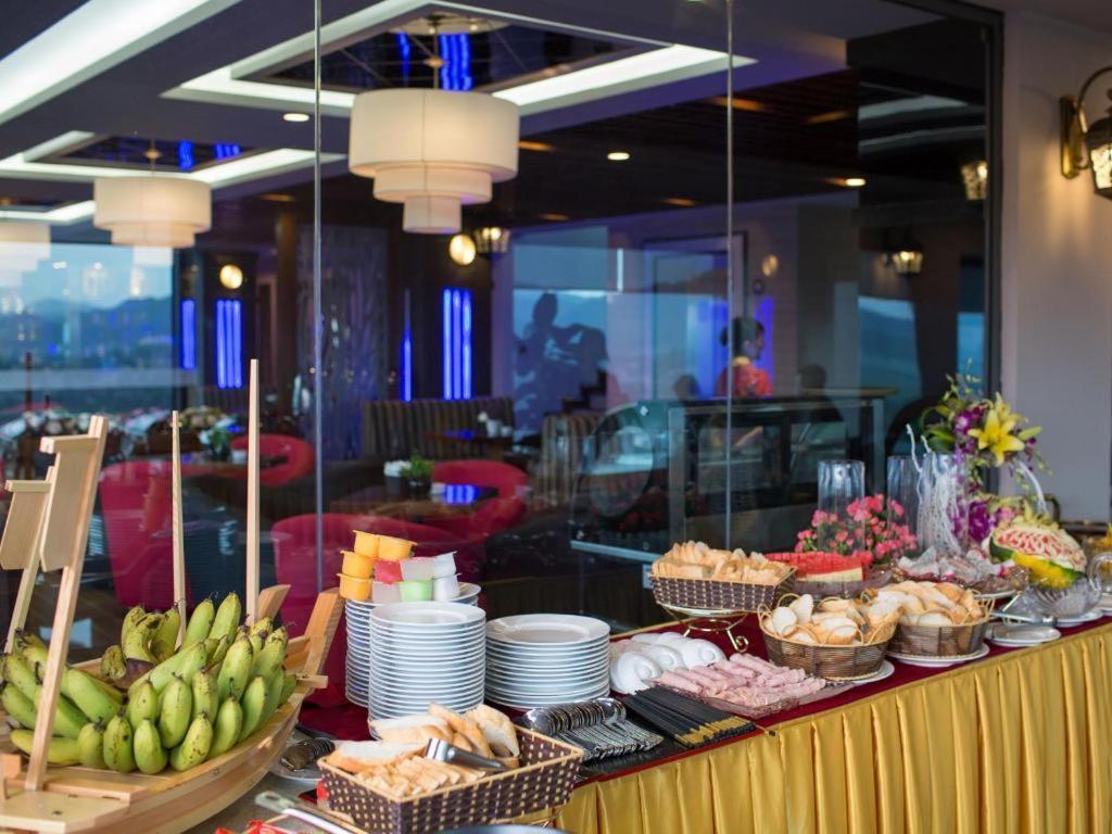 Royal Palace Hotel Tuyen Quang Extérieur photo