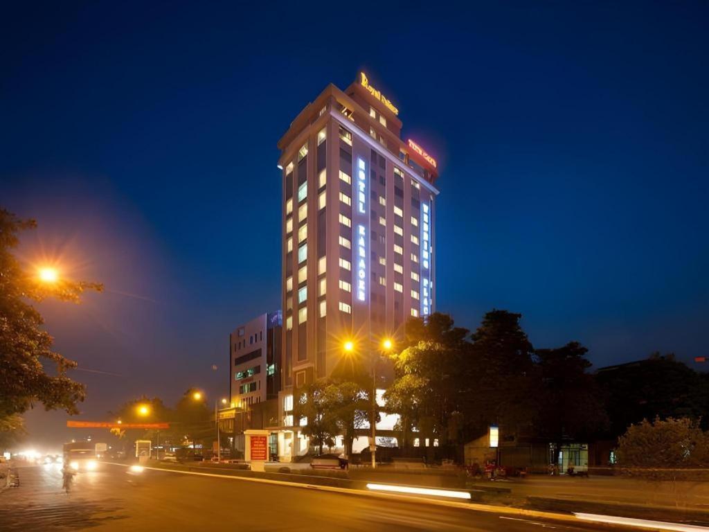 Royal Palace Hotel Tuyen Quang Extérieur photo