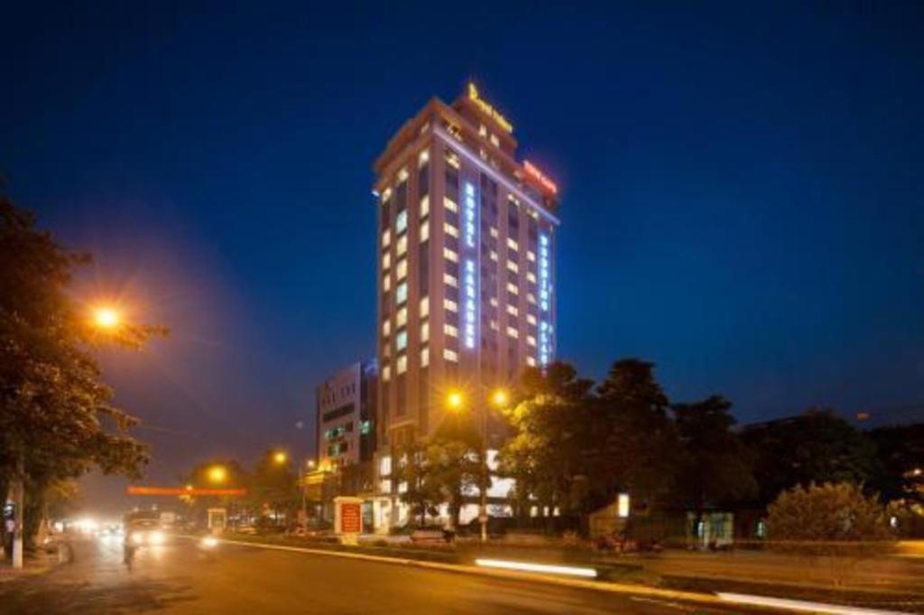 Royal Palace Hotel Tuyen Quang Extérieur photo