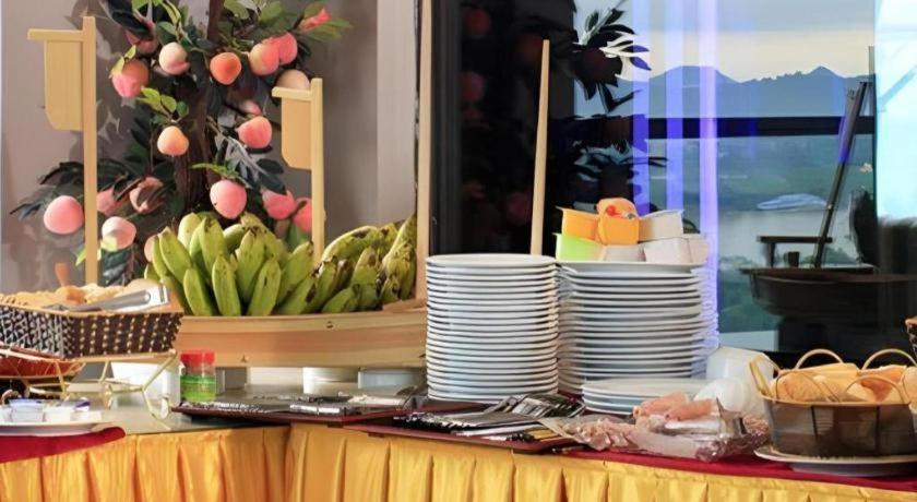 Royal Palace Hotel Tuyen Quang Extérieur photo